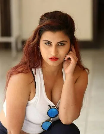 Yummy - College Girl Escort Bangalore
